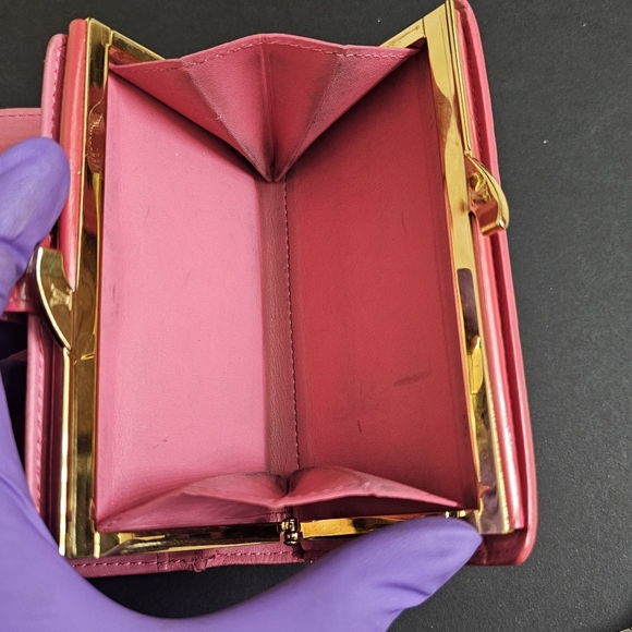 Authentic Louis Vuitton Kisslock Wallet in Pink Vernis 💗 - Picture 9 of 16